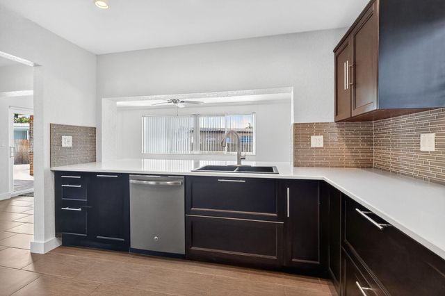 9720 NW 4 ST, Pembroke Pines, FL 33024