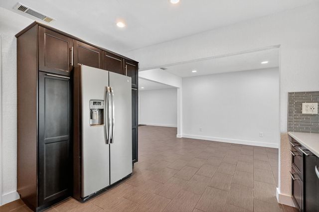 9720 NW 4 ST, Pembroke Pines, FL 33024