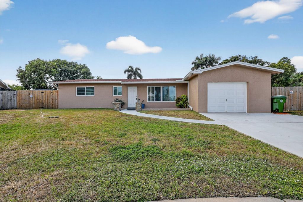 9720 NW 4 ST, Pembroke Pines, FL 33024