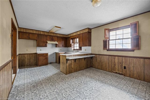 204 Hamilton Road, Lexington, NC 27295