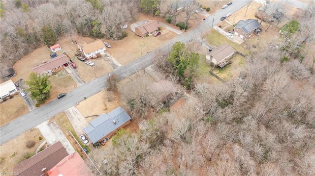 204 Hamilton Road, Lexington, NC 27295