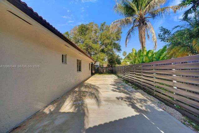 581 SW 169th Way, Weston, FL 33326