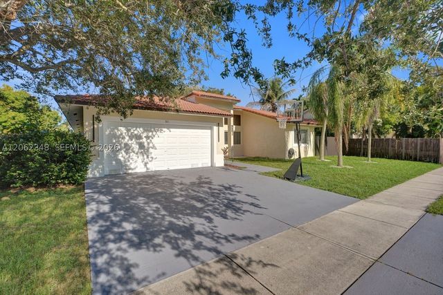 581 SW 169th Way, Weston, FL 33326