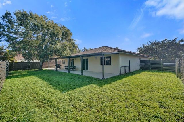 581 SW 169th Way, Weston, FL 33326