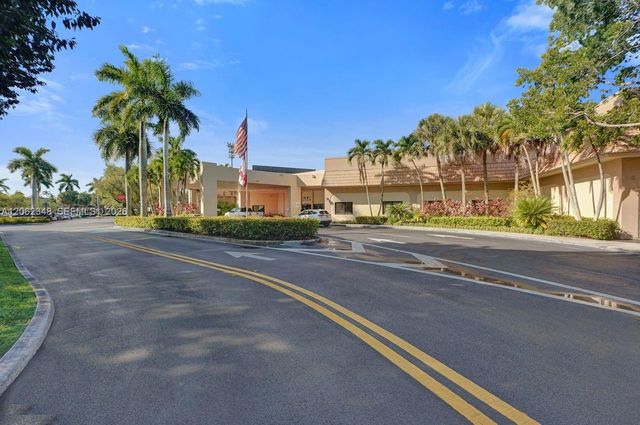 581 SW 169th Way, Weston, FL 33326