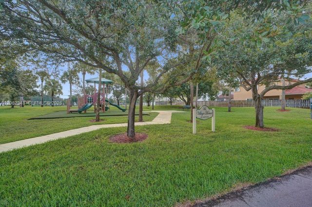 581 SW 169th Way, Weston, FL 33326
