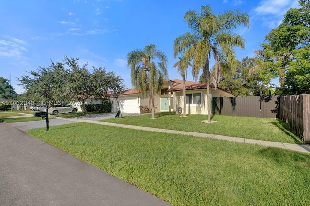 581 SW 169th Way, Weston, FL 33326
