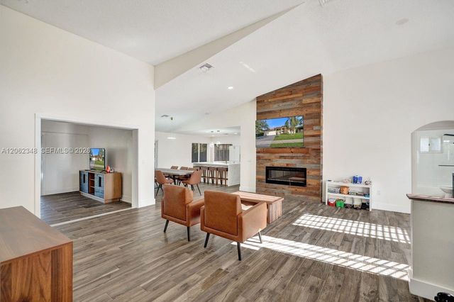 581 SW 169th Way, Weston, FL 33326
