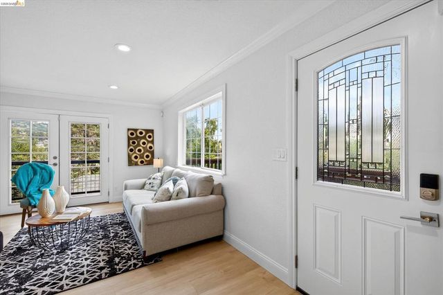 4535 Redding St, Oakland, CA 94619