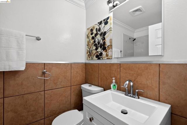 4535 Redding St, Oakland, CA 94619