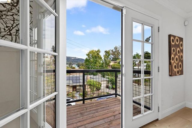 4535 Redding St, Oakland, CA 94619