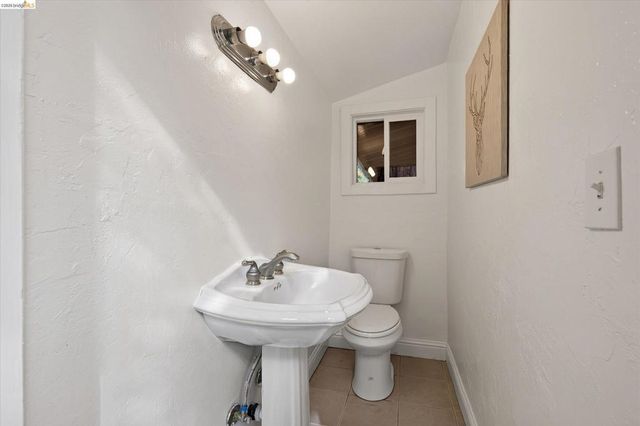 4535 Redding St, Oakland, CA 94619