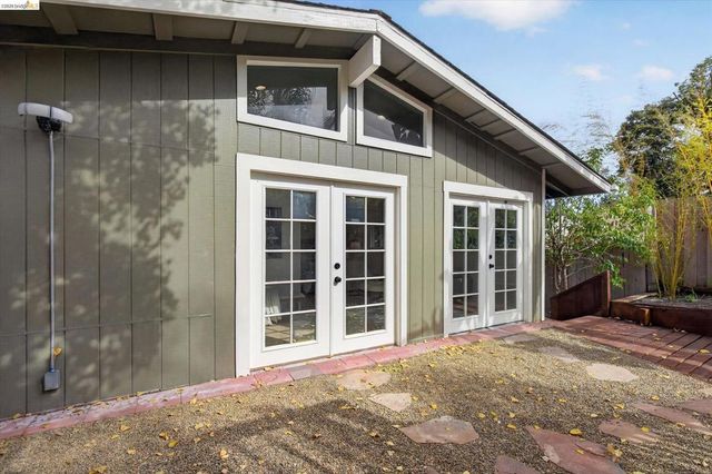 4535 Redding St, Oakland, CA 94619