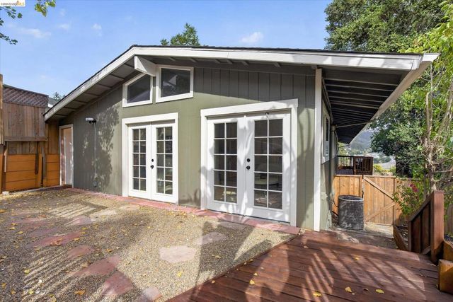 4535 Redding St, Oakland, CA 94619
