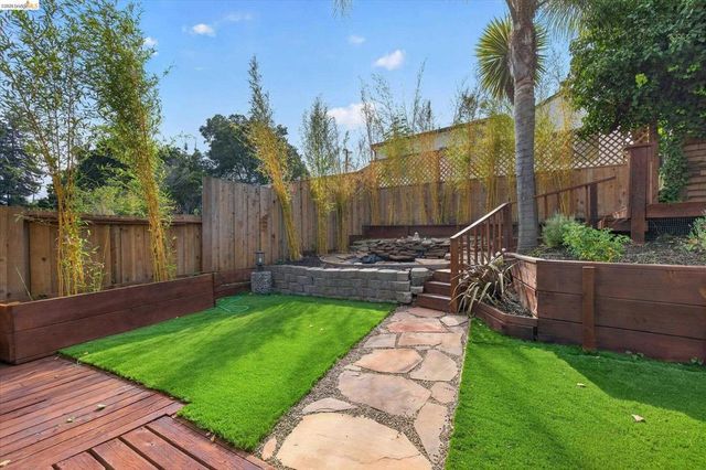 4535 Redding St, Oakland, CA 94619