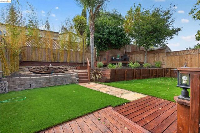 4535 Redding St, Oakland, CA 94619