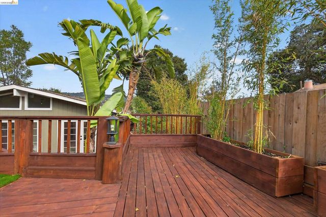 4535 Redding St, Oakland, CA 94619