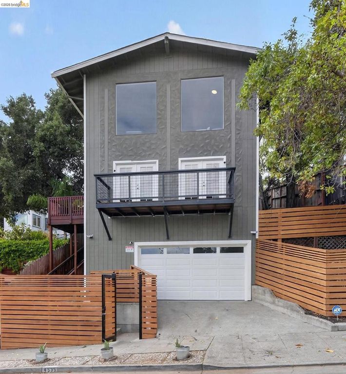 4535 Redding St, Oakland, CA 94619