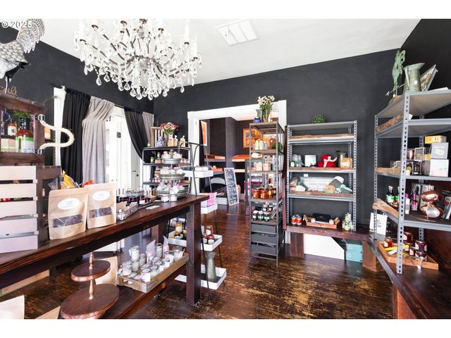 1772 Se Jackson St, Roseburg, OR 97470