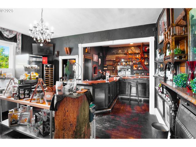 1772 Se Jackson St, Roseburg, OR 97470