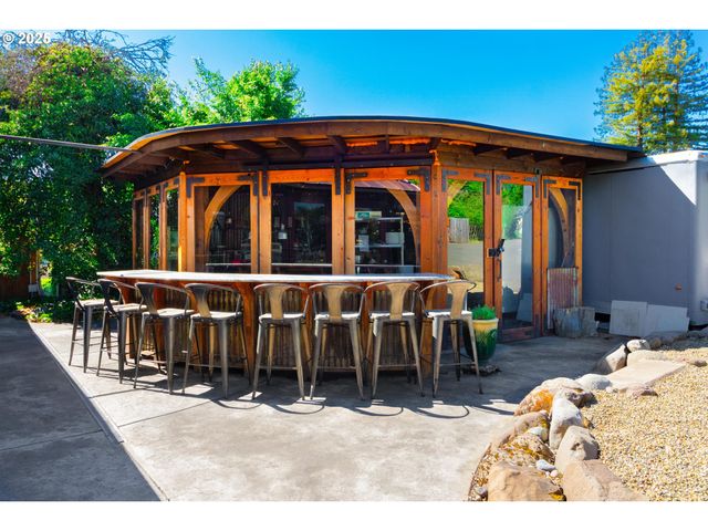 1772 Se Jackson St, Roseburg, OR 97470