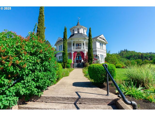 1772 Se Jackson St, Roseburg, OR 97470