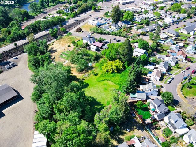 1772 Se Jackson St, Roseburg, OR 97470