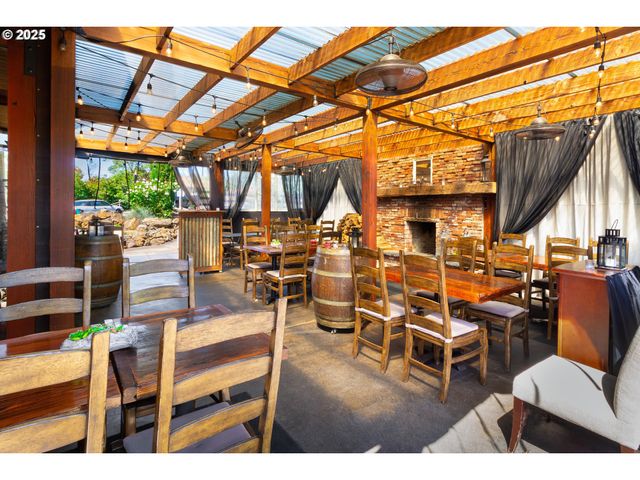 1772 Se Jackson St, Roseburg, OR 97470