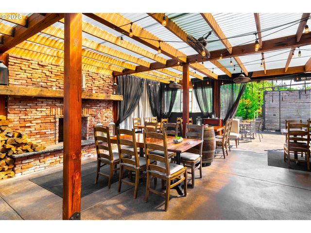 1772 Se Jackson St, Roseburg, OR 97470