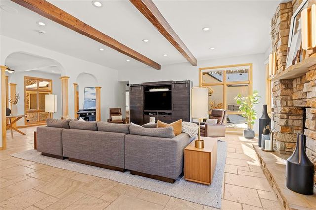 580 W Lakeshore Drive, Lake Quivira, KS 66217