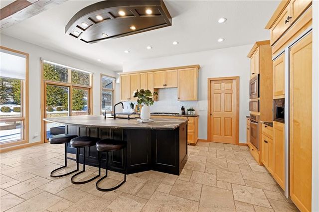 580 W Lakeshore Drive, Lake Quivira, KS 66217