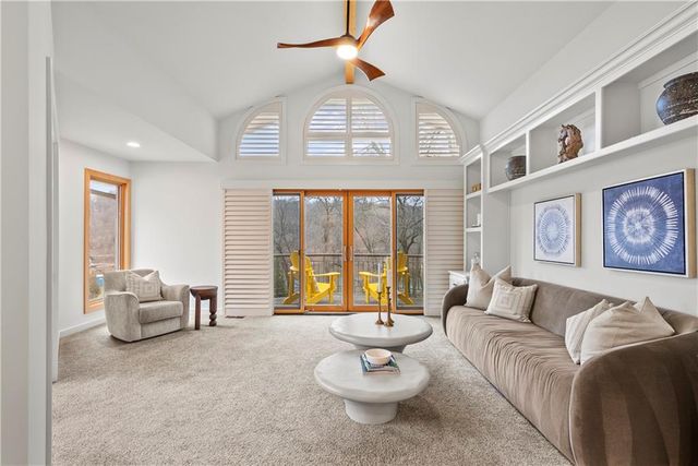 580 W Lakeshore Drive, Lake Quivira, KS 66217