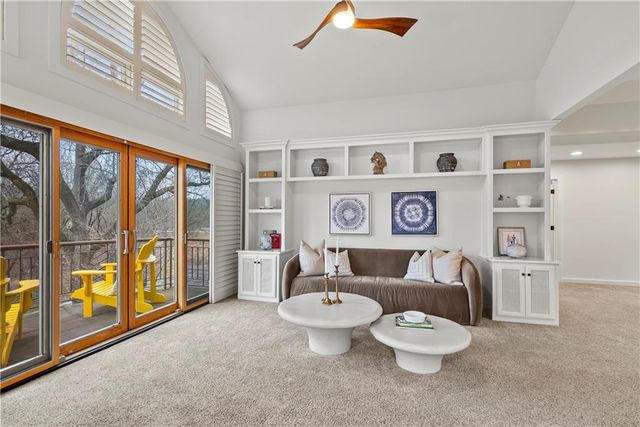 580 W Lakeshore Drive, Lake Quivira, KS 66217