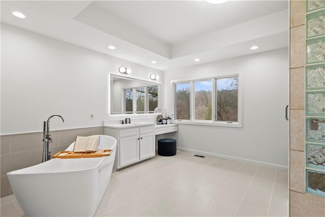 580 W Lakeshore Drive, Lake Quivira, KS 66217