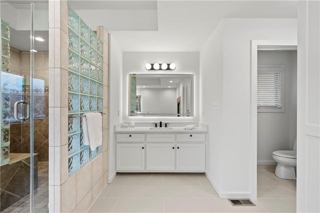 580 W Lakeshore Drive, Lake Quivira, KS 66217