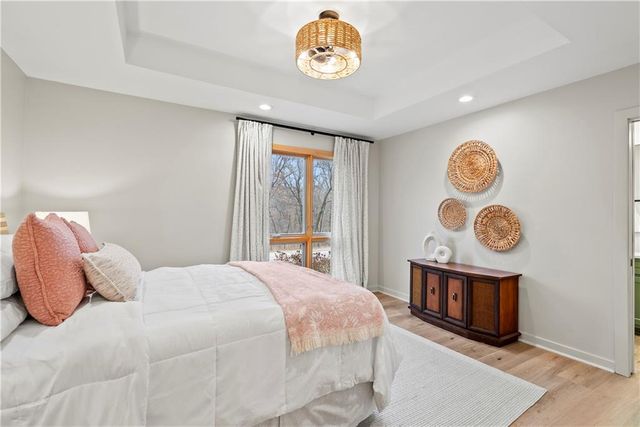 580 W Lakeshore Drive, Lake Quivira, KS 66217