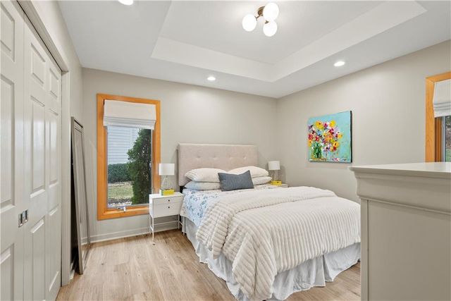 580 W Lakeshore Drive, Lake Quivira, KS 66217