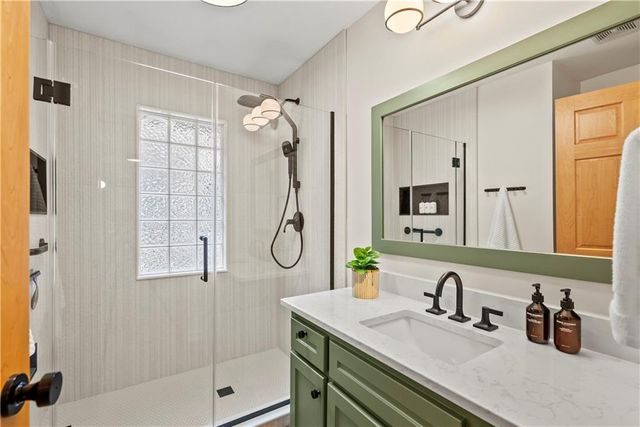 580 W Lakeshore Drive, Lake Quivira, KS 66217