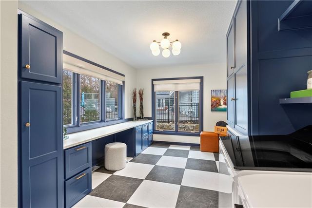 580 W Lakeshore Drive, Lake Quivira, KS 66217