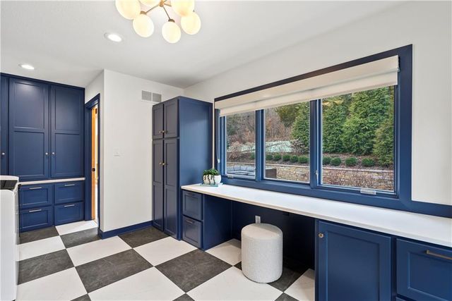 580 W Lakeshore Drive, Lake Quivira, KS 66217