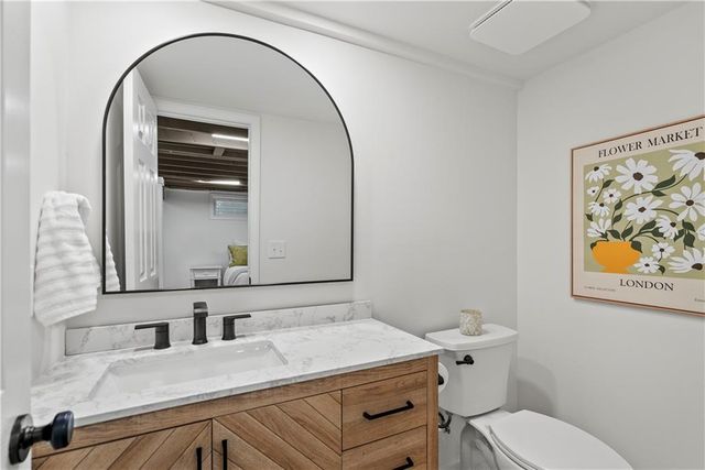 580 W Lakeshore Drive, Lake Quivira, KS 66217