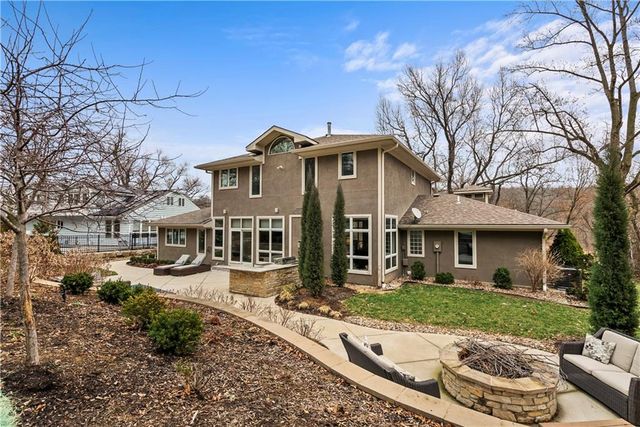 580 W Lakeshore Drive, Lake Quivira, KS 66217