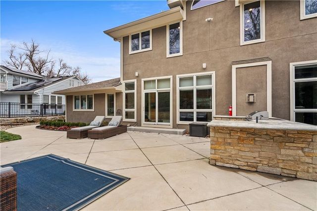 580 W Lakeshore Drive, Lake Quivira, KS 66217