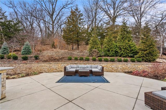 580 W Lakeshore Drive, Lake Quivira, KS 66217