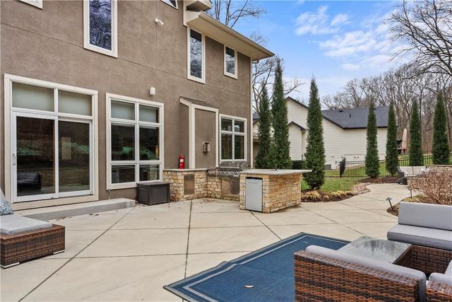 580 W Lakeshore Drive, Lake Quivira, KS 66217