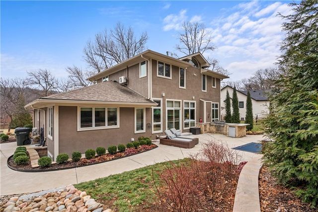 580 W Lakeshore Drive, Lake Quivira, KS 66217