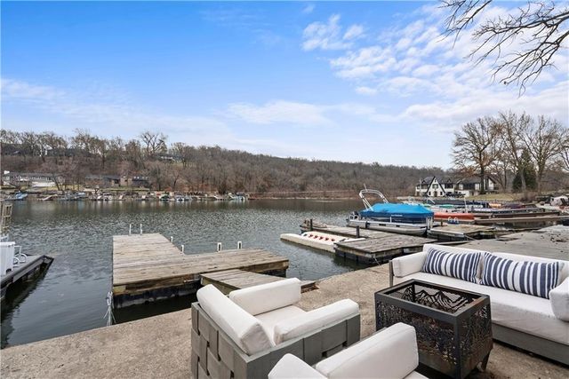 580 W Lakeshore Drive, Lake Quivira, KS 66217