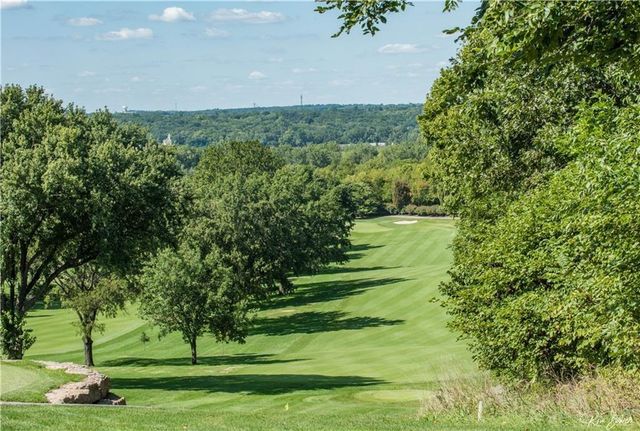 580 W Lakeshore Drive, Lake Quivira, KS 66217