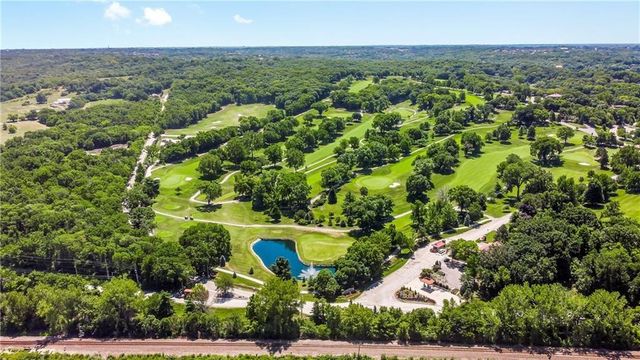 580 W Lakeshore Drive, Lake Quivira, KS 66217