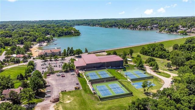 580 W Lakeshore Drive, Lake Quivira, KS 66217